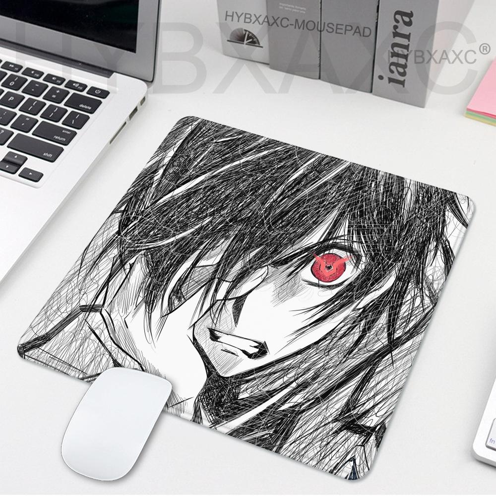 Desk Setup Black - Alfombrillas de Ratón Anime Code Geass,
